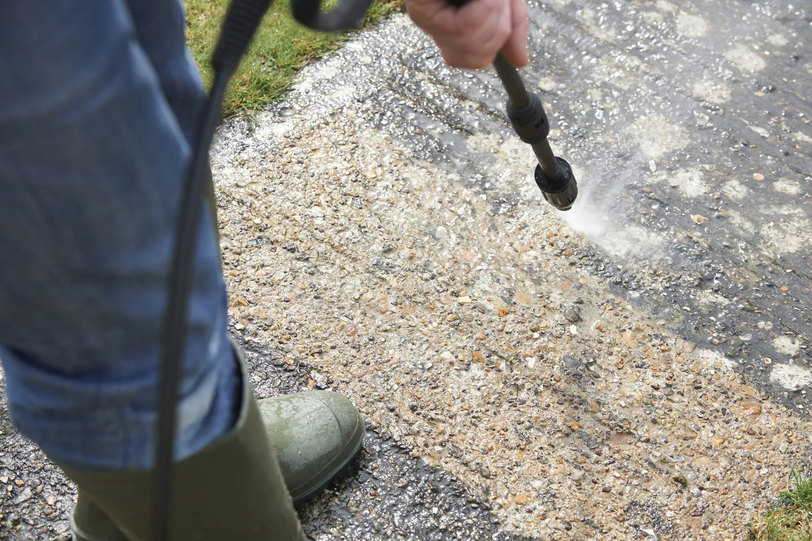 Pressure Washing a concrete walkway